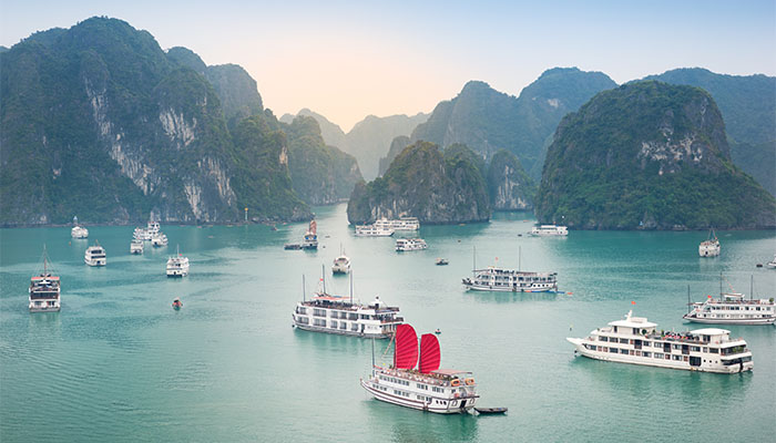 3-566-Cruises on Halong Bay